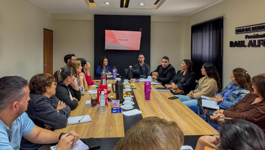 Momento de la reunión de planificación cultural en Sala Raúl Alfonsín de Villa Ocampo