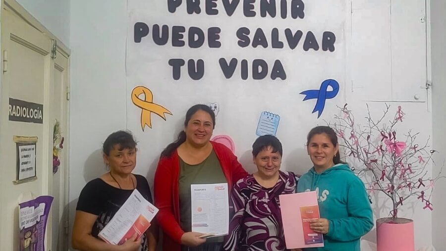 vecinos de Romang realizando controles médicos durante la jornada