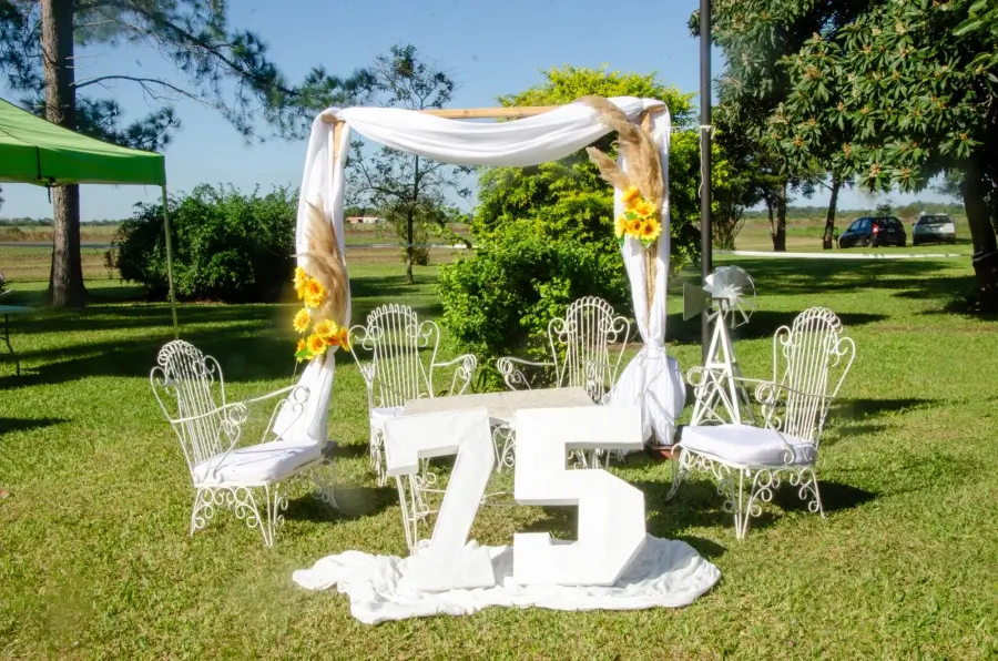 Decoración especial por los 75 años de la Escuela 883