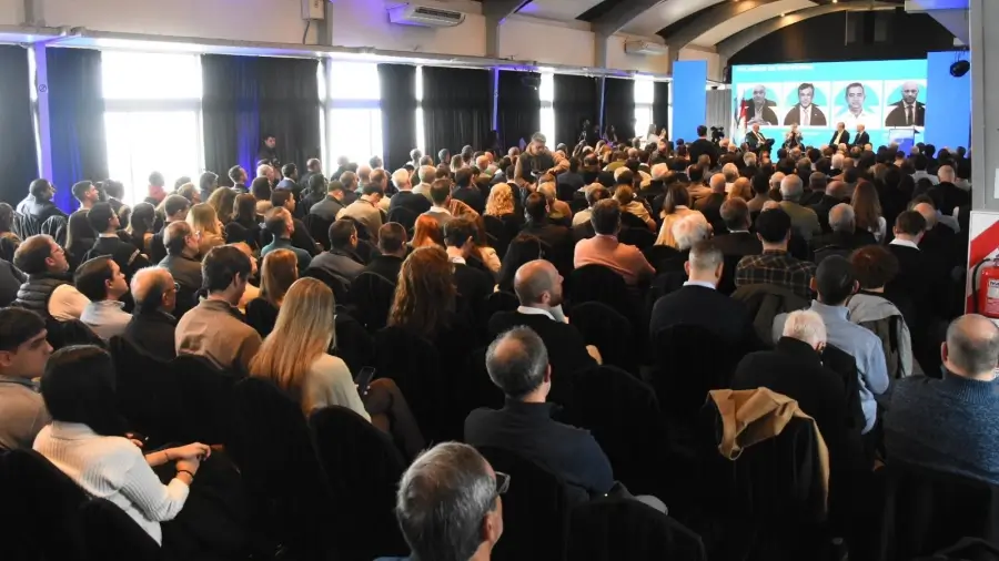 Vista general del auditorio durante la conferencia Fabricar Futuro en Rosario