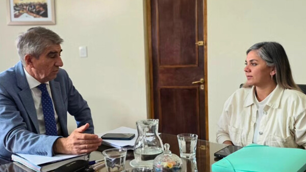 Carla Maurencig reunida con el ministro Fabián Bastia en Santa Fe