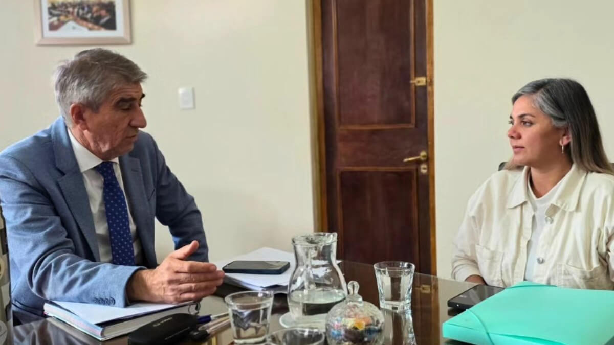 Carla Maurencig reunida con el ministro Fabián Bastia en Santa Fe