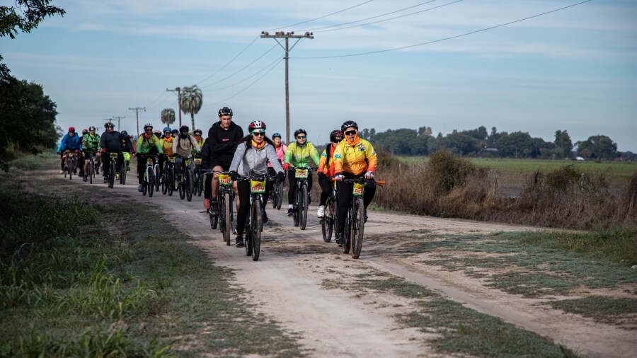 Participantes de cicloturismo en la Fiesta del Citrus 2025 en Malabrigo