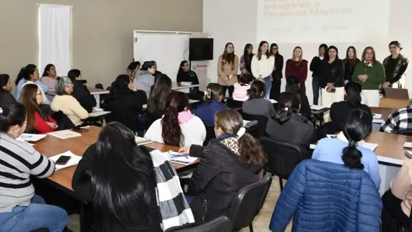 Primera jornada del curso de cuidados integrales para personas mayores en Avellaneda