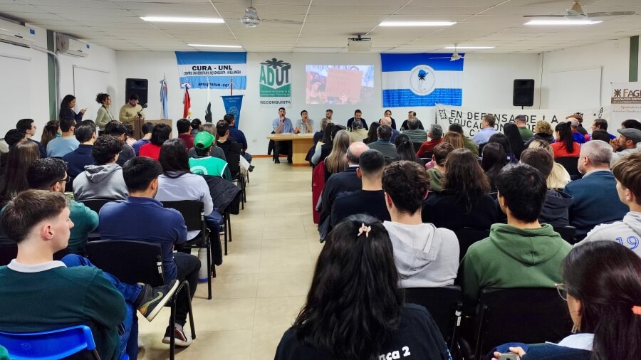 Encuentro en defensa de las universidades públicas en Reconquista