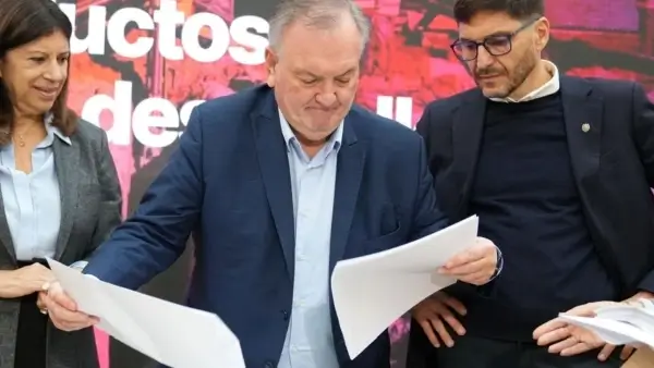 Felipe Michlig participa de la apertura de sobres para el Gasoducto Sudoeste Lechero en Rosario