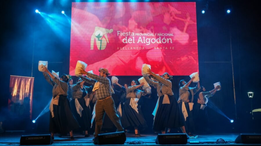 escenario principal fiesta del algodón artistas show musical avellaneda
