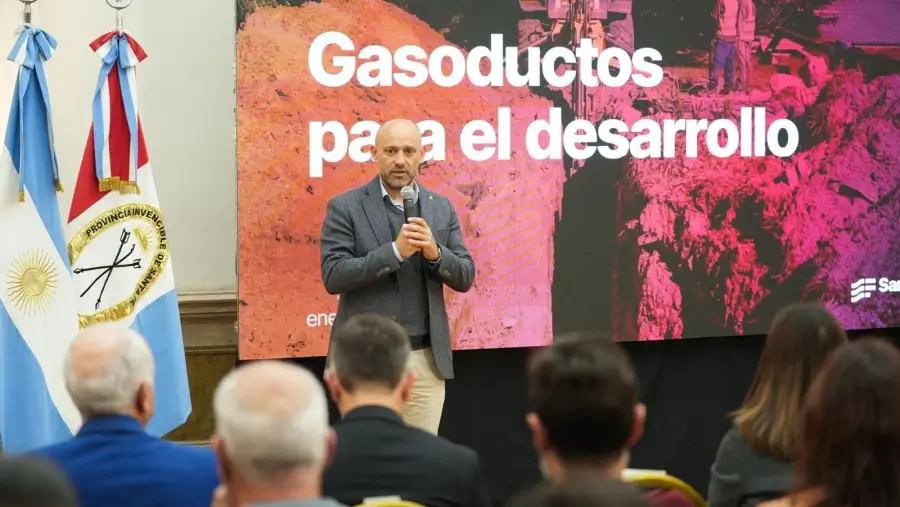 Gustavo Puccini durante la licitación de cañerías para los Gasoductos para el Desarrollo en Rosario