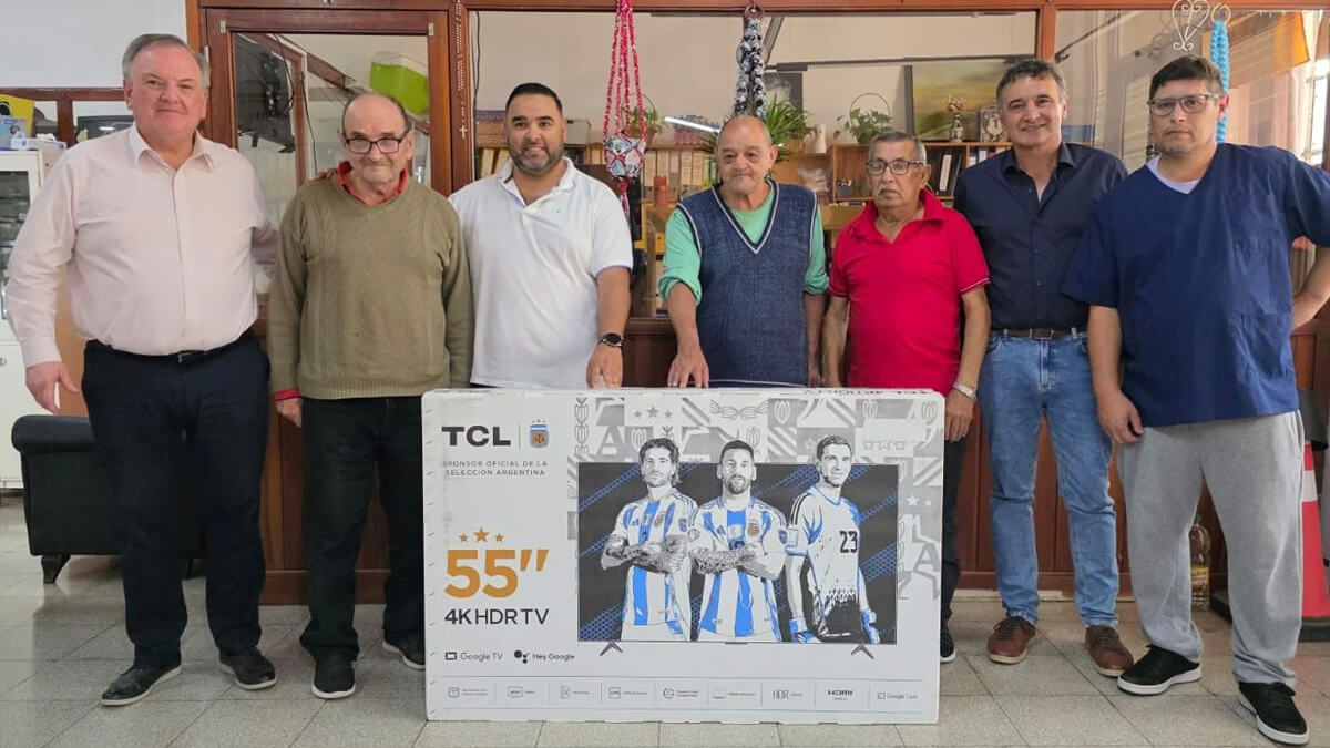 Michlig entrega Smart TV en la Residencia de Adultos Mayores Alma