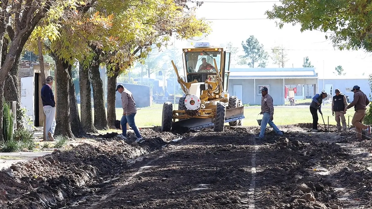 trabajos previos para construir cordón cuneta en el barrio 32 Viviendas