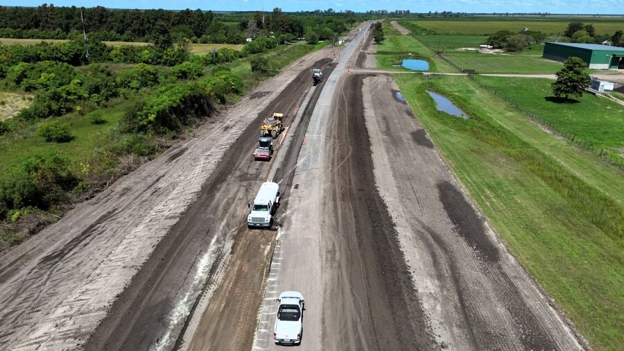Obras de repavimentación sobre la Ruta Provincial 1 entre Alejandra y Arroyo El Gusano