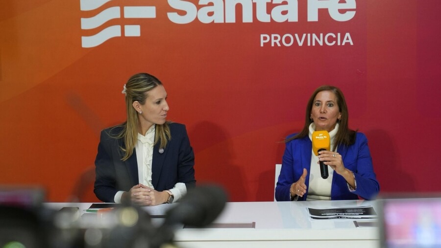 Virginia Coudannes y Marcela Aeberhard presentando la agenda turística de mayo en Santa Fe