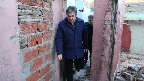 Pablo Cococcioni recorriendo bunker narco antes del derribo en Rosario