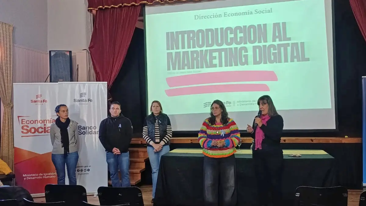 Patricia Verdún y Estefanía Velázquez acompañando la capacitación en Marketing Digital para emprendedores en Romang