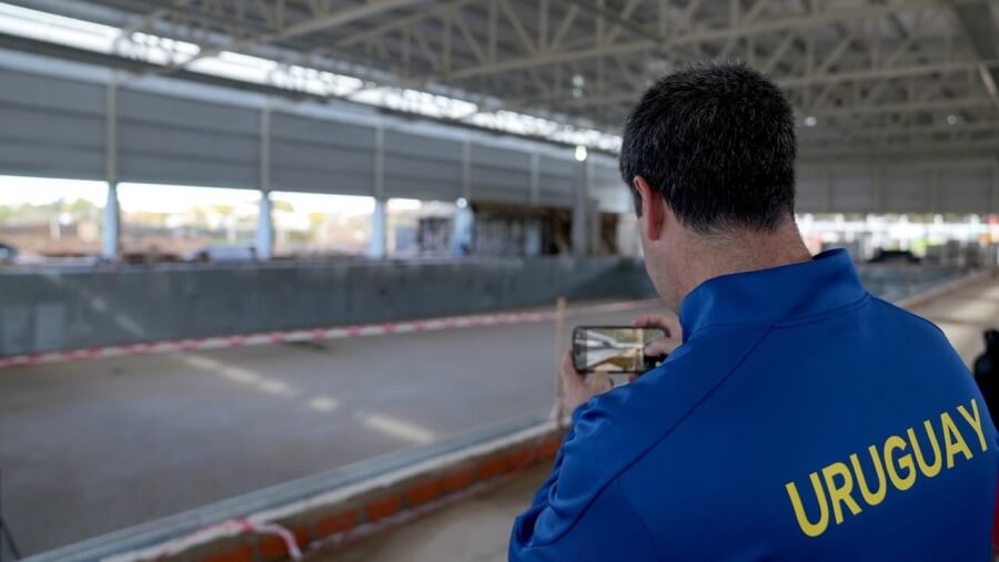 Delegaciones recorriendo el estadio donde se celebrarán las competencias de natación de los Juegos Suramericanos 2026