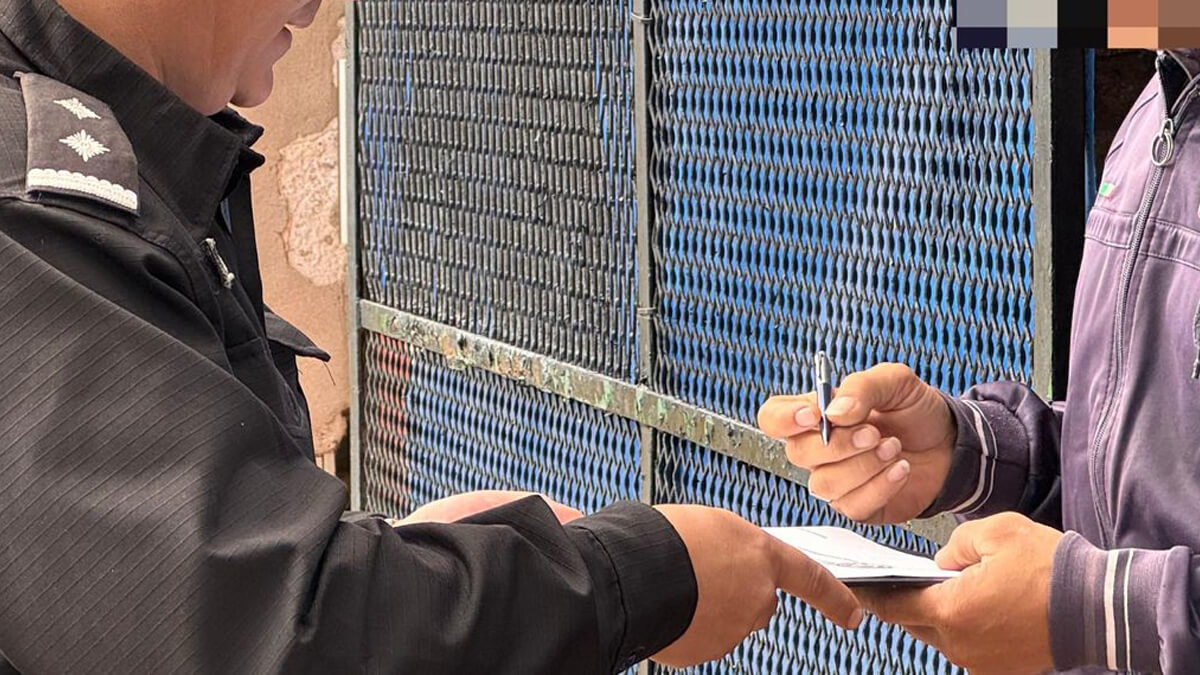 policia santa fe entrega intimaciones a padres amenazas escuelas operativos
