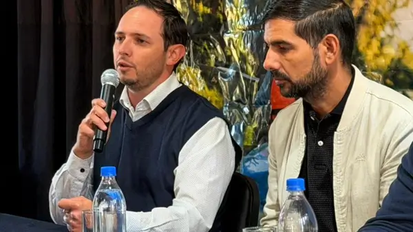 Intendentes Marega y Sánchez durante la presentación del Canotaje Jaaukanigás 2026
