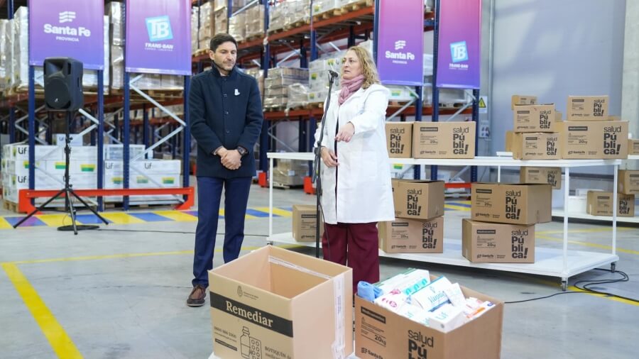 Maximiliano Pullaro y Silvia Ciancio presentando el nuevo sistema logístico sanitario