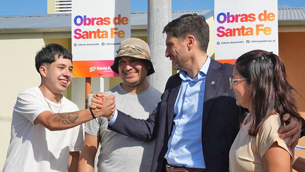Pullaro entregó viviendas en Reconquista