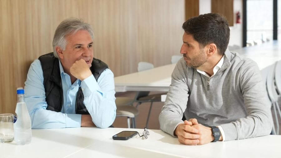 Maximiliano Pullaro y Martín Llaryora dialogando durante TodoLáctea 2026