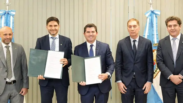 Maximiliano Pullaro y Marcelo Orrego firmaron un convenio de cooperación productiva entre Santa Fe y San Juan durante Expo Minera 2026