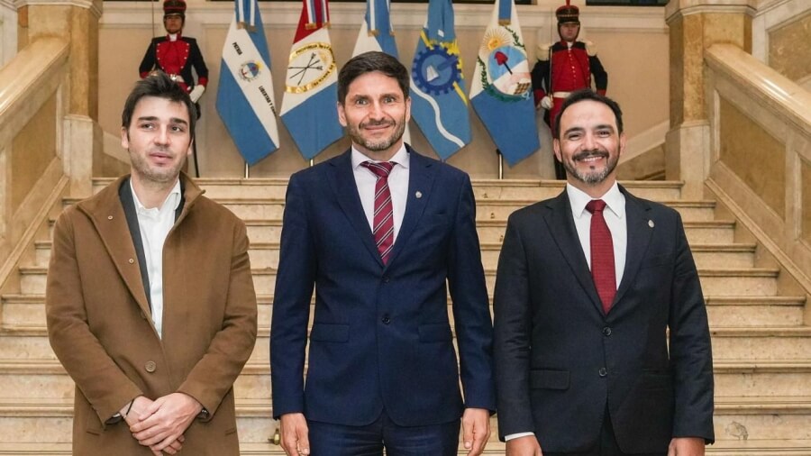 Pullaro junto a Ignacio Torres y Gustavo Valdés durante la reunión en Rosario