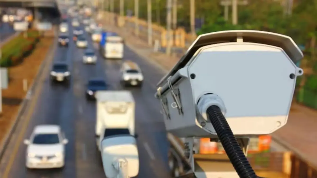 Radar de control de velocidad en una ruta nacional