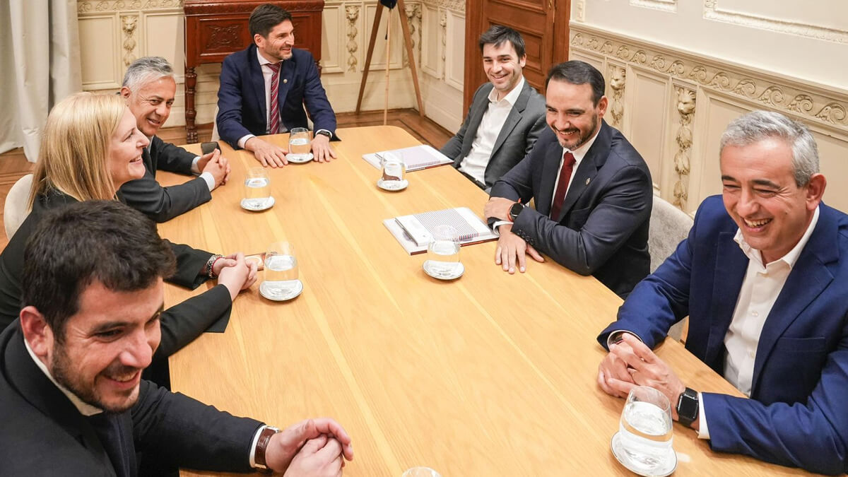 Reunión de gobernadores en la sede del Gobierno provincial de Rosario