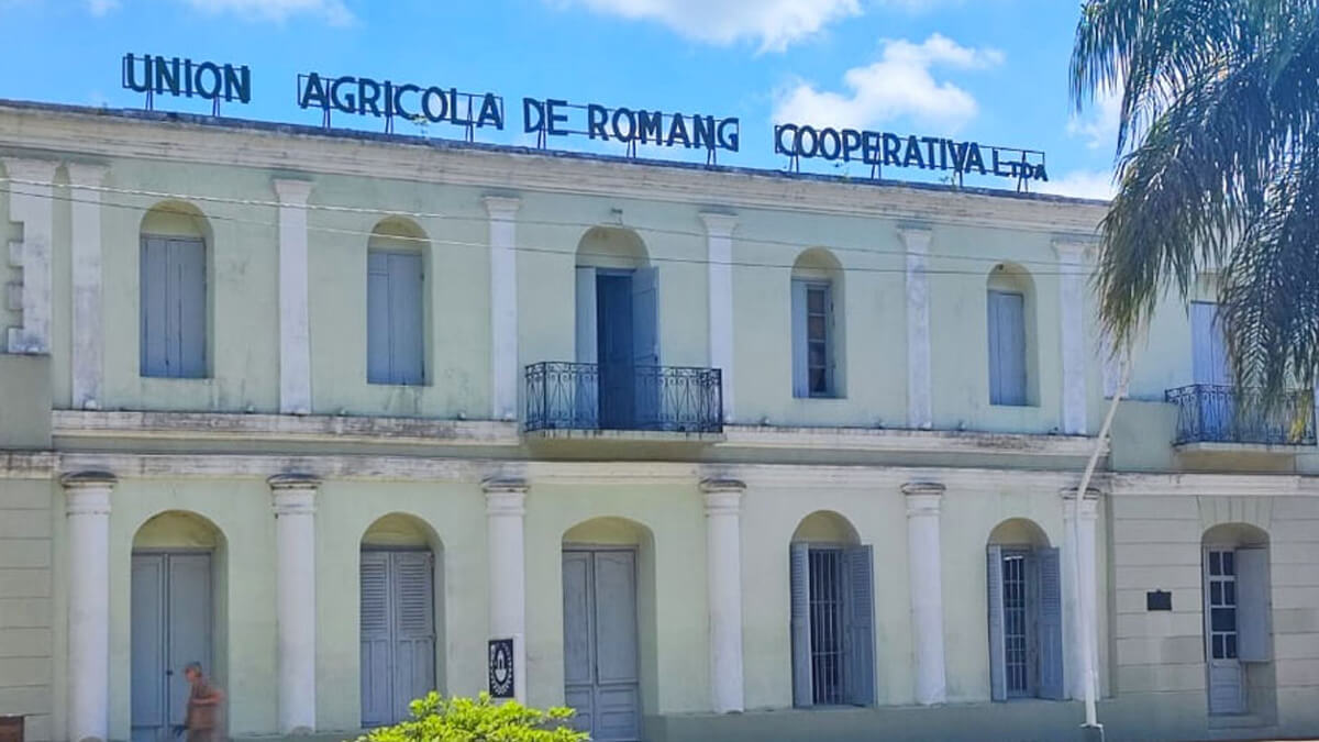 Fachada de la Unión Agrícola de Romang que realizará su asamblea general ordinaria