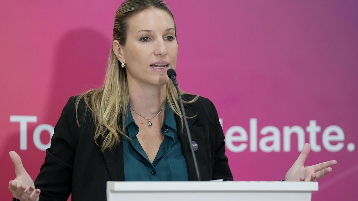 Virginia Coudannes durante conferencia de prensa en Rosario sobre seguridad
