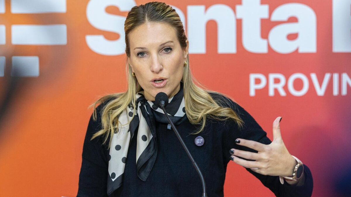 Virginia Coudannes durante la conferencia sobre el hallazgo en la cárcel de Piñero