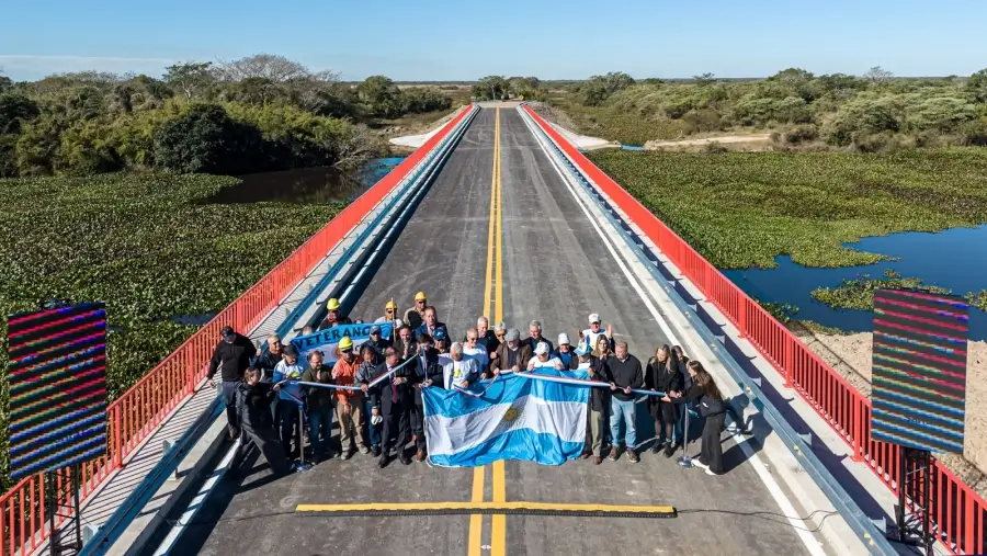 Acto oficial de inauguración del puente El Pindó sobre la Ruta Provincial 32 en Villa Ocampo.