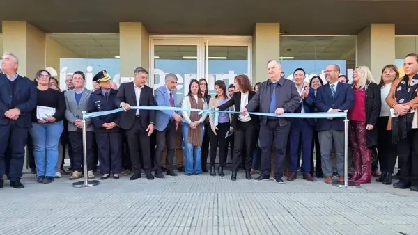 Inauguración del nuevo Centro Cívico Departamental de San Cristóbal con corte de cintas