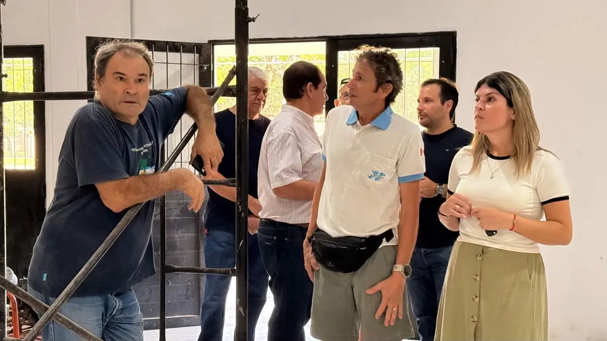 Charo Mancini junto a excombatientes de Malvinas durante una actividad en Reconquista