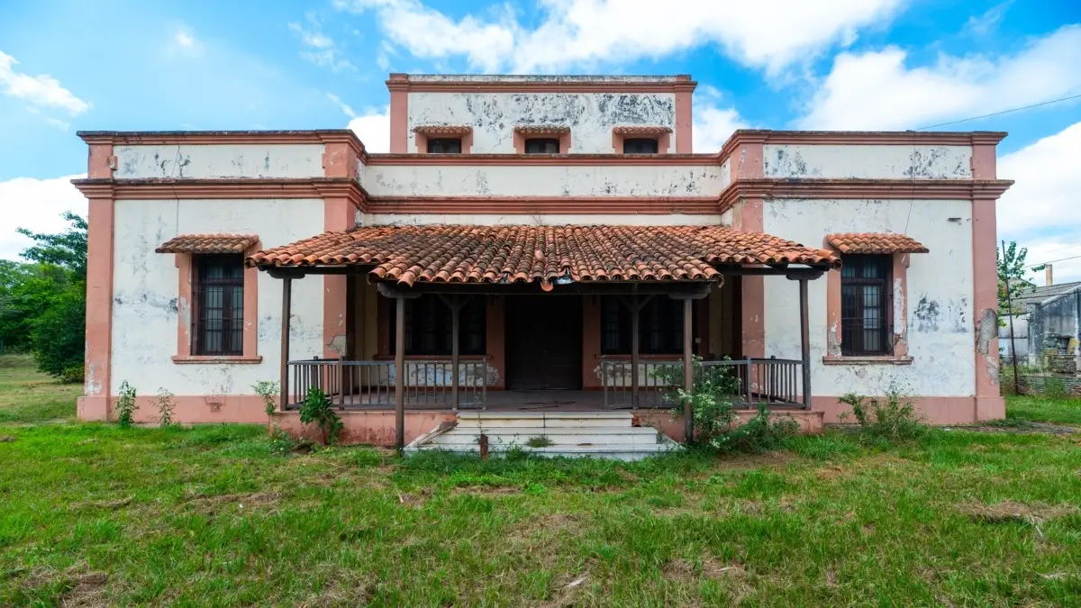 C.O.E.T. de Tacuarendí, histórico edificio del ex Ingenio Tacuarendí que busca ser declarado Monumento Histórico y Cultural Provincial