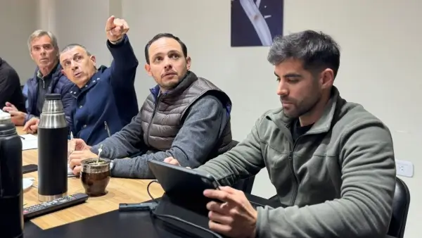 Intendente Cristian Marega durante la reunión sobre la conectividad con Bella Vista