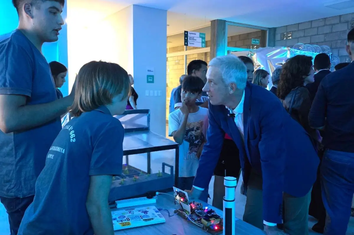 Dionisio Scarpin dialoga con estudiantes