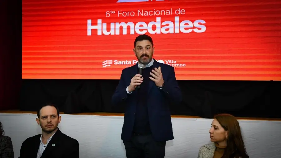 El ministro Enrique Estévez durante su discurso de apertura en el Foro Nacional de Humedales