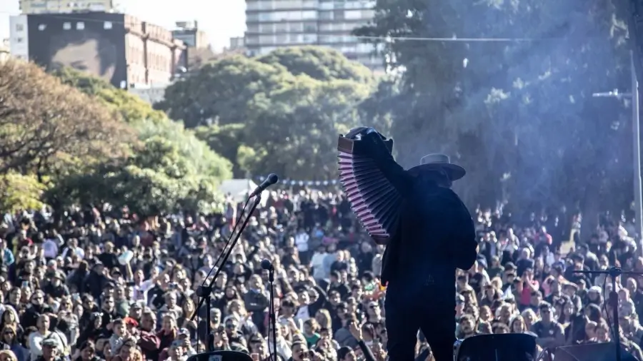 Miles de personas disfrutan de los espectáculos y actividades por el Día de la Bandera en Rosario