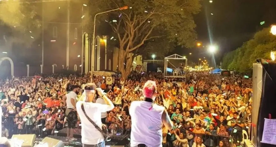 Público disfrutando de los espectáculos musicales durante una edición anterior de la Fiesta Provincial del Citrus en Malabrigo