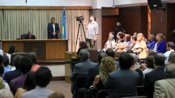 Jurado popular durante el inicio del juicio oral y público