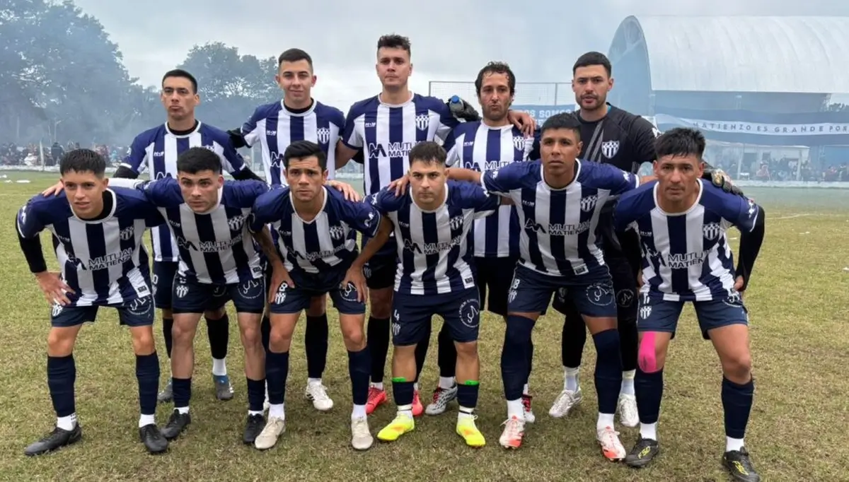 Plantel de Matienzo ganador del Torneo Apertura 2026 de la Liga Reconquistense de Fútbol