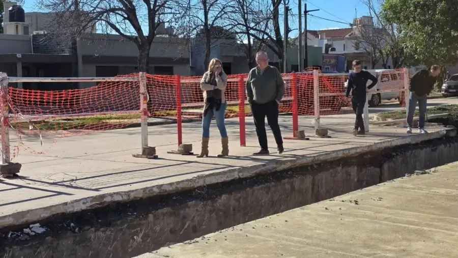 Felipe Michlig y Alejandra Dupouy recorren la obra de pavimentación de avenida Italia en la ciudad de Ceres