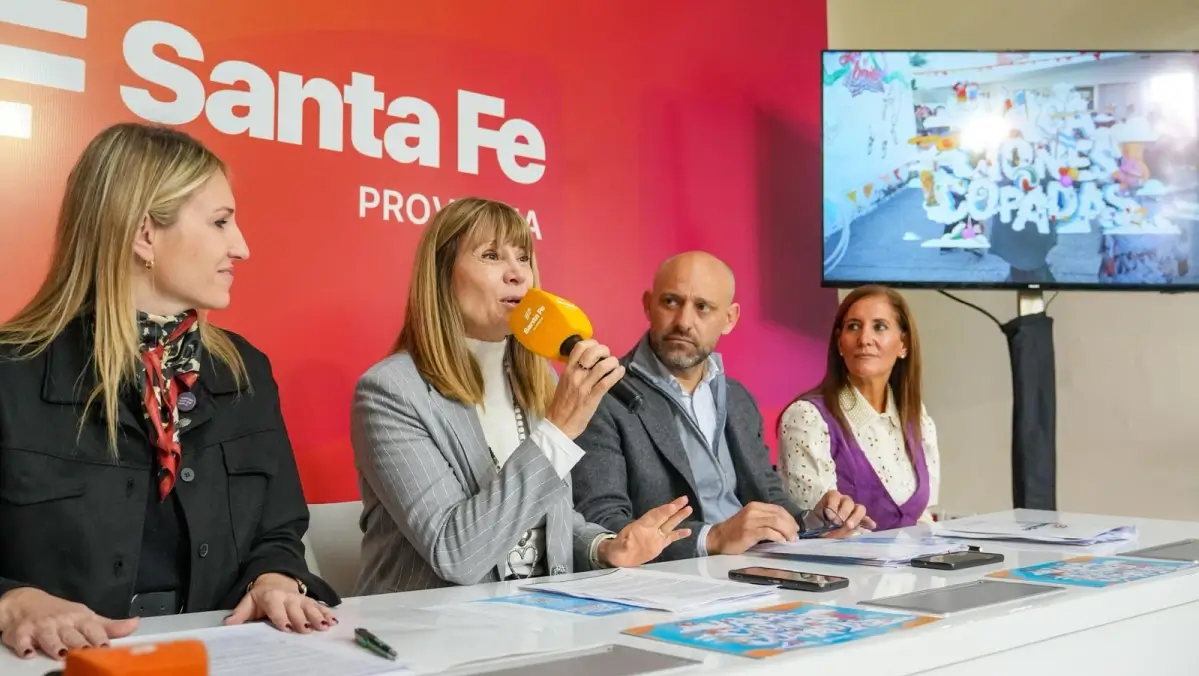 Funcionarios del Gobierno de Santa Fe presentan el programa Vacaciones Copadas con actividades gratuitas para el receso invernal.