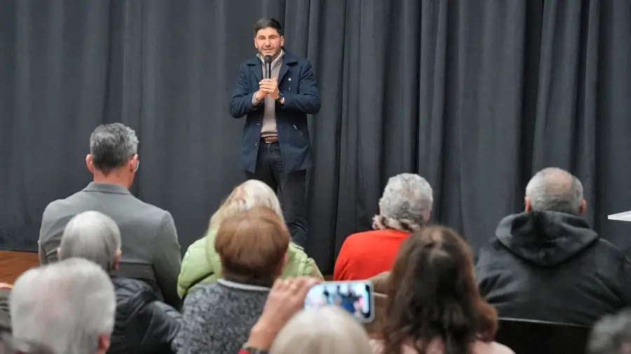 Maximiliano Pullaro durante su discurso sobre inclusión y derechos de las personas mayores en Santa Fe