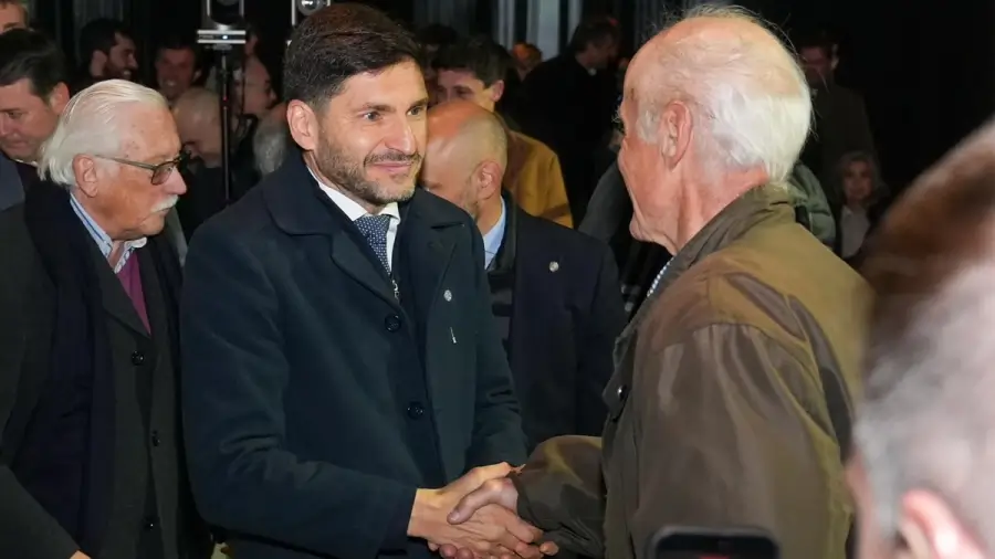 Maximiliano Pullaro saluda a participantes del seminario productivo organizado por Carsfe en Santa Fe