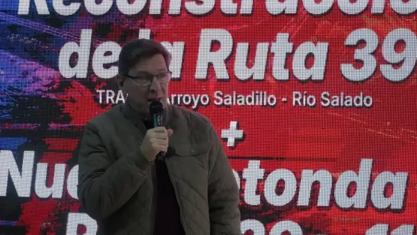 Rodrigo Borla durante la apertura de sobres para la licitación de la Ruta 39 y la rotonda de Gobernador Crespo