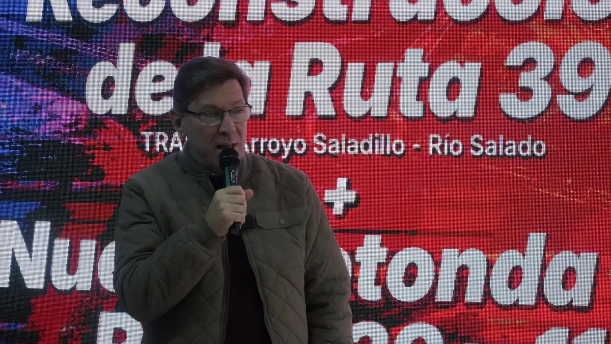 Rodrigo Borla durante la apertura de sobres para la licitación de la Ruta 39 y la rotonda de Gobernador Crespo