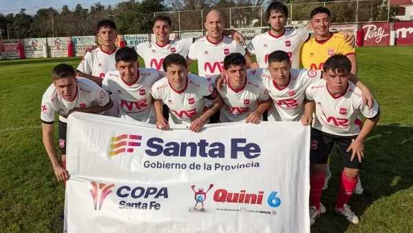 Romang FC posa con su formación antes del partido frente a Reconquista CF por los 16avos de final de la Copa Santa Fe.