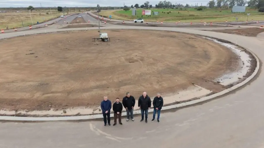 Felipe Michlig y autoridades provinciales supervisan las obras viales en el departamento San Cristóbal.